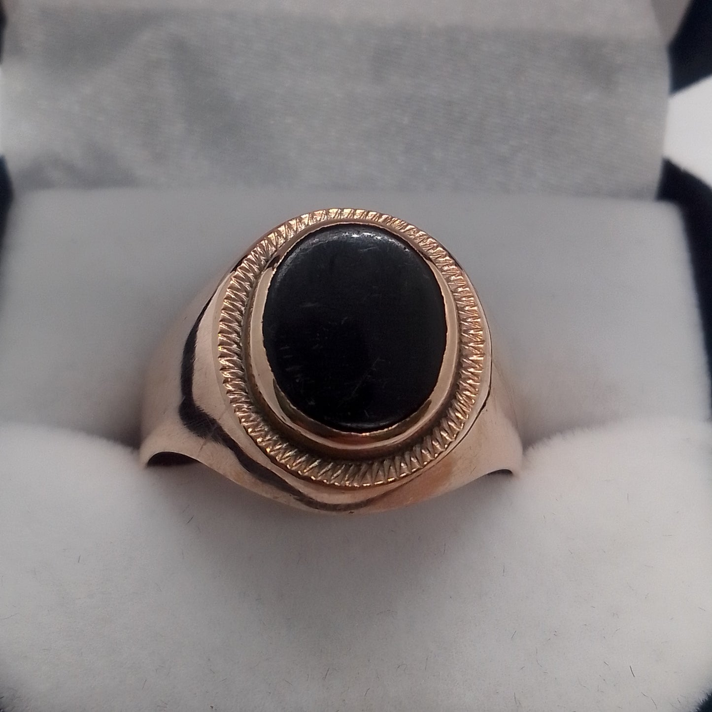 Sello Oro oval con Onix legitimo.