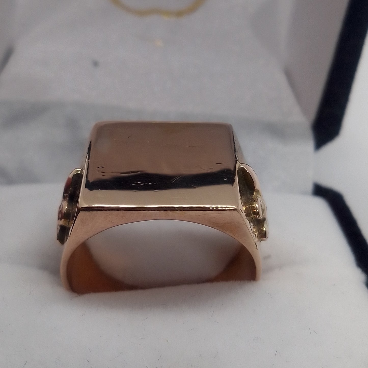 Sello rectangular de Oro 18k.