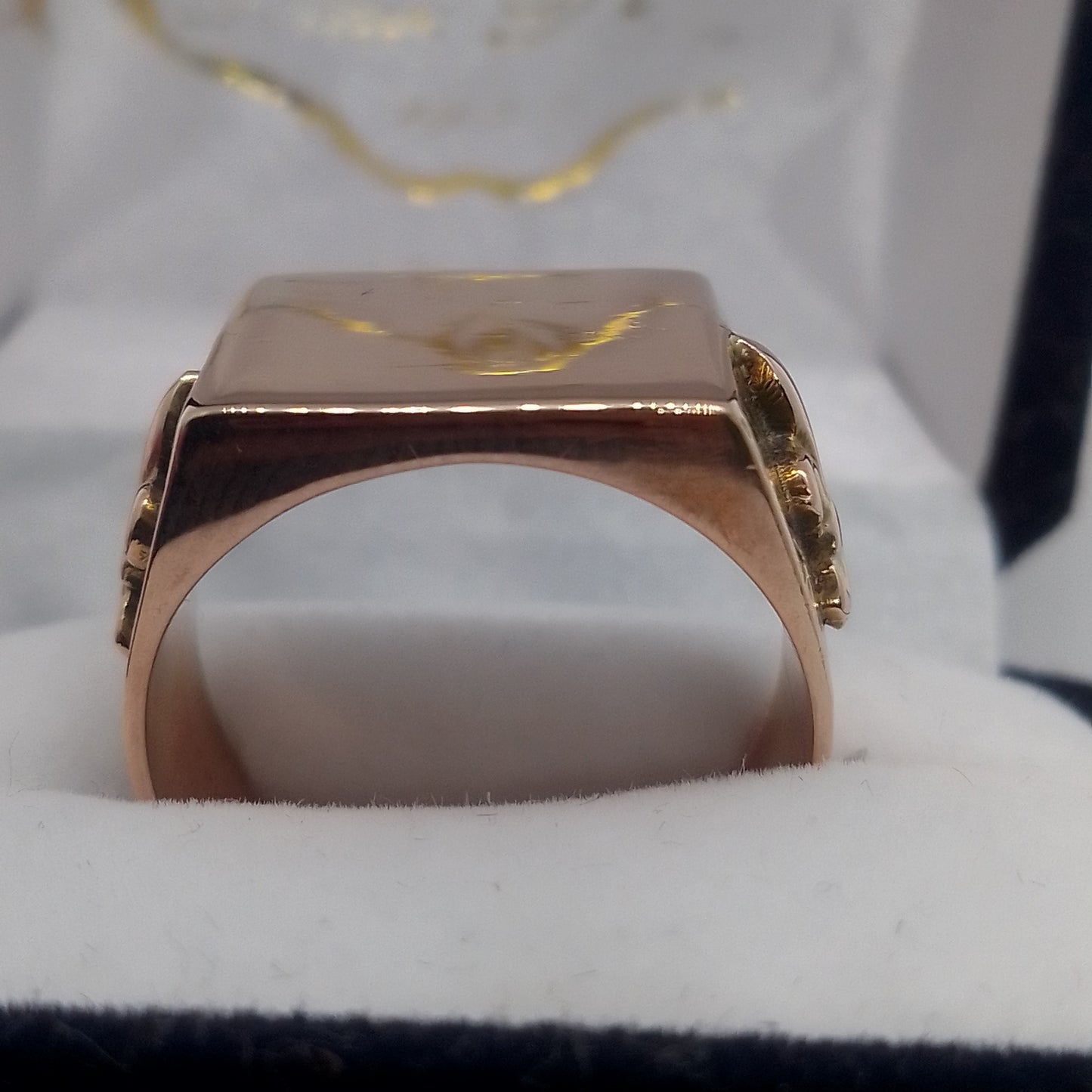 Sello rectangular de Oro 18k.