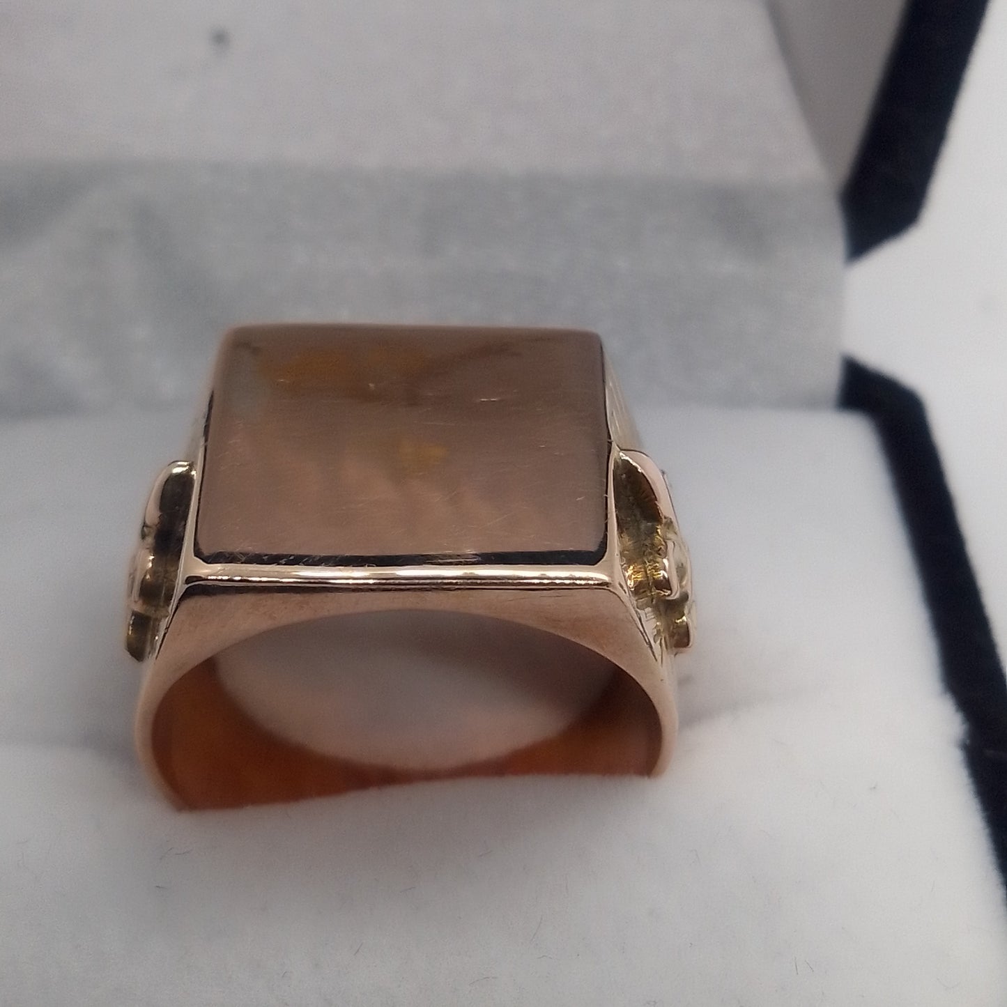 Sello rectangular de Oro 18k.