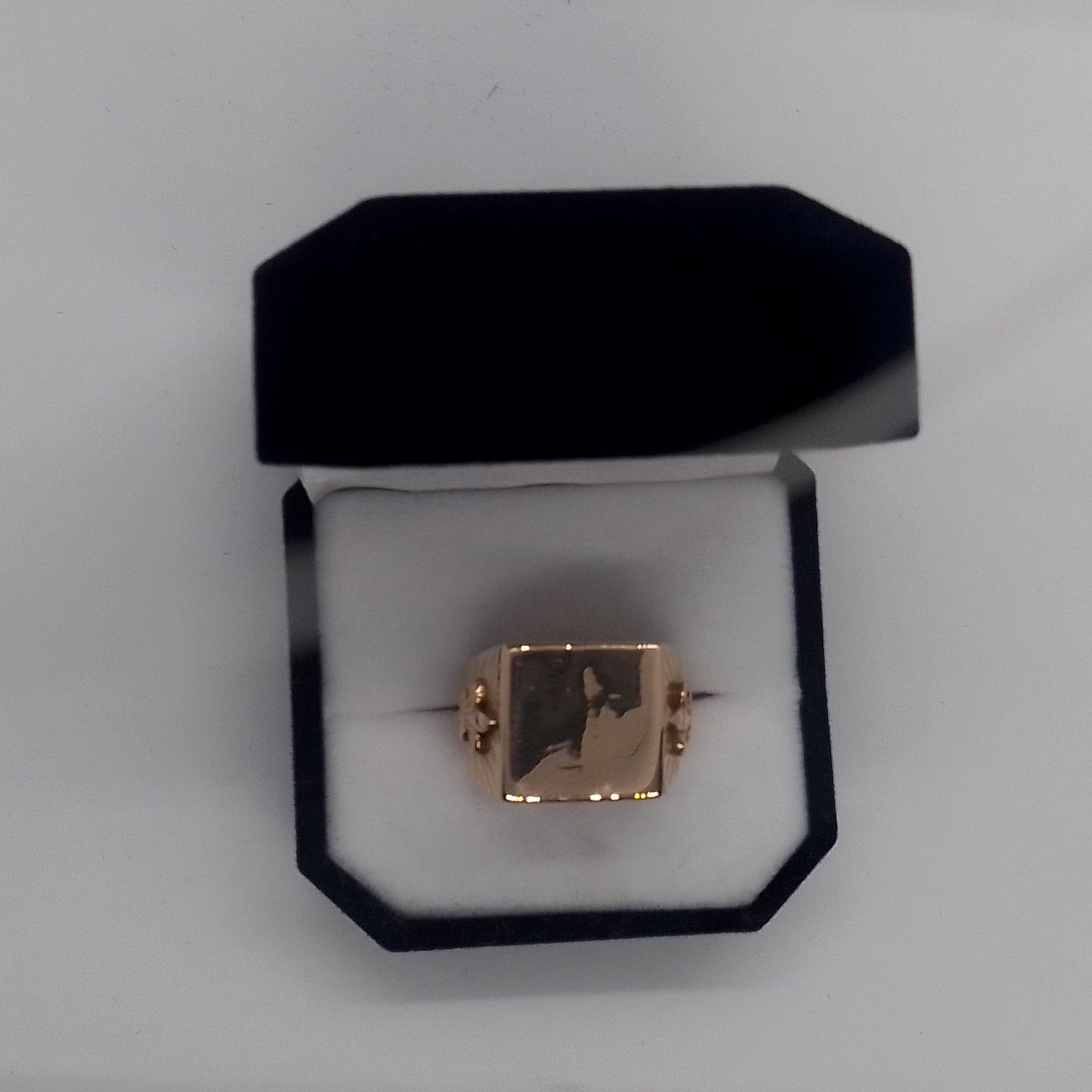 Sello rectangular de Oro 18k.