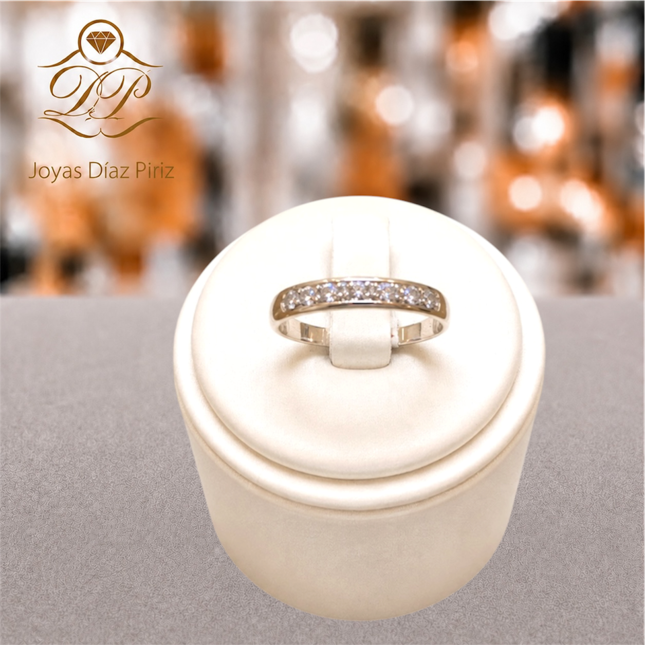 ANILLO ORO 18K CARRIL DE DIAMANTES