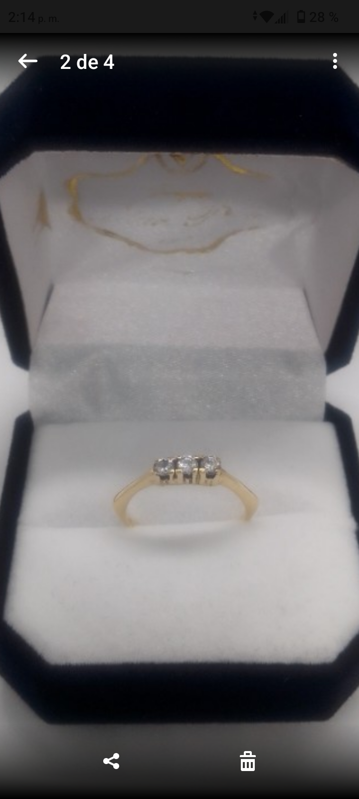 Anillo 18k con 3 circonias