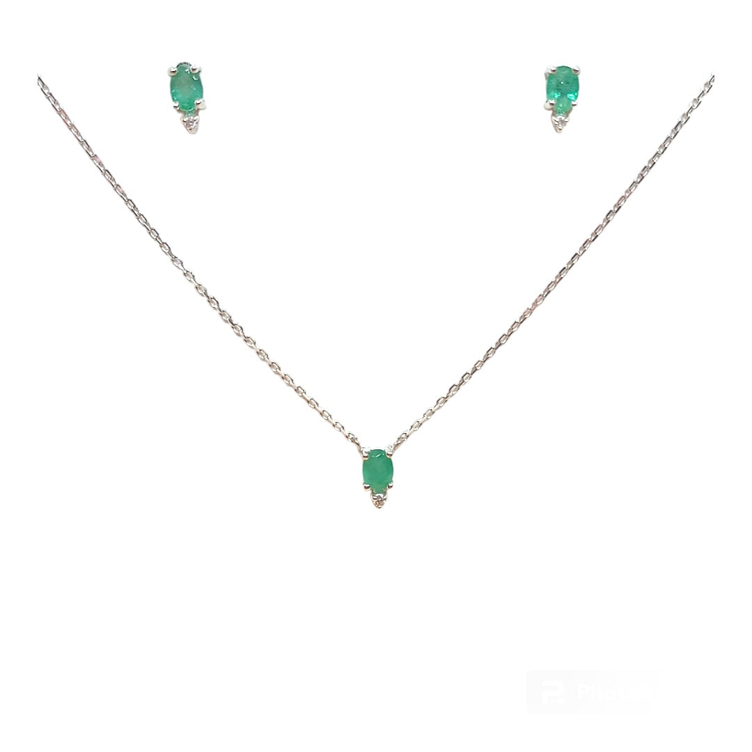 Conjunto 18krs Gris con Esmeraldas y Brillantes.