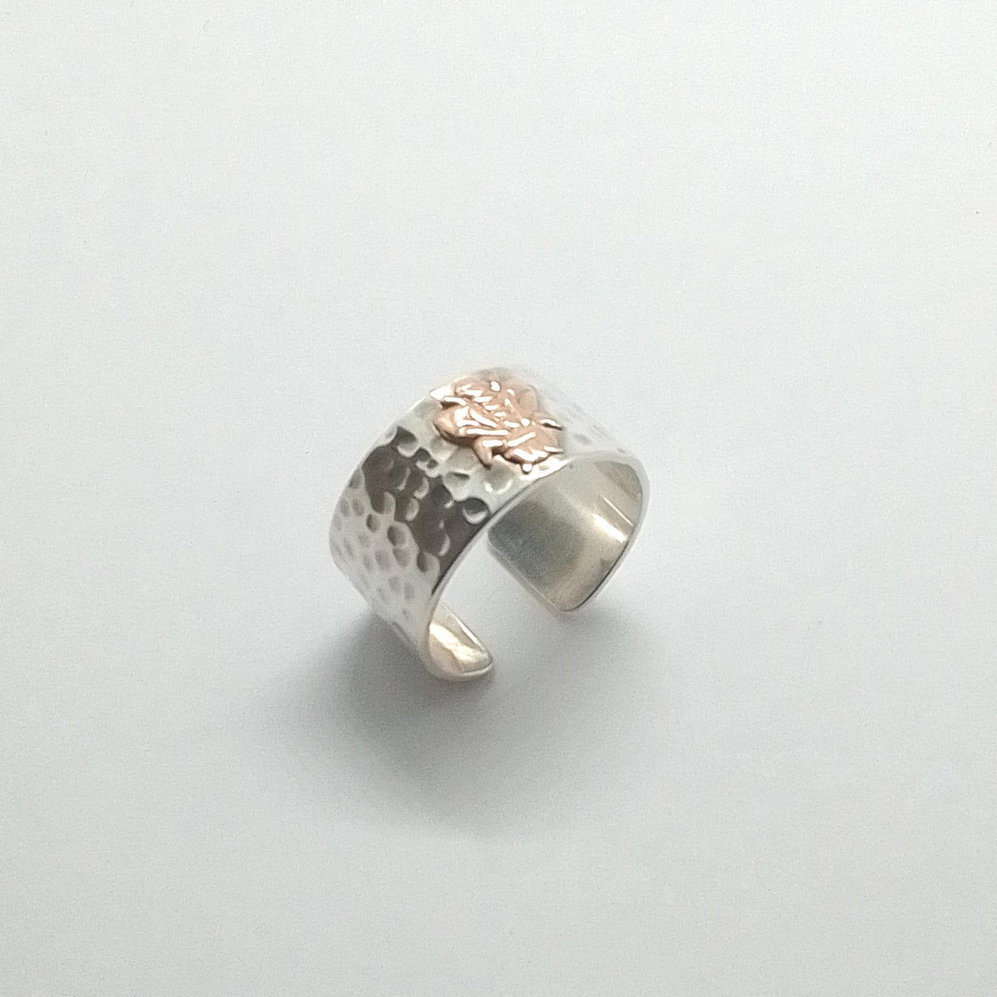 Anillo Plata y Oro Martillado Profecion Maestra