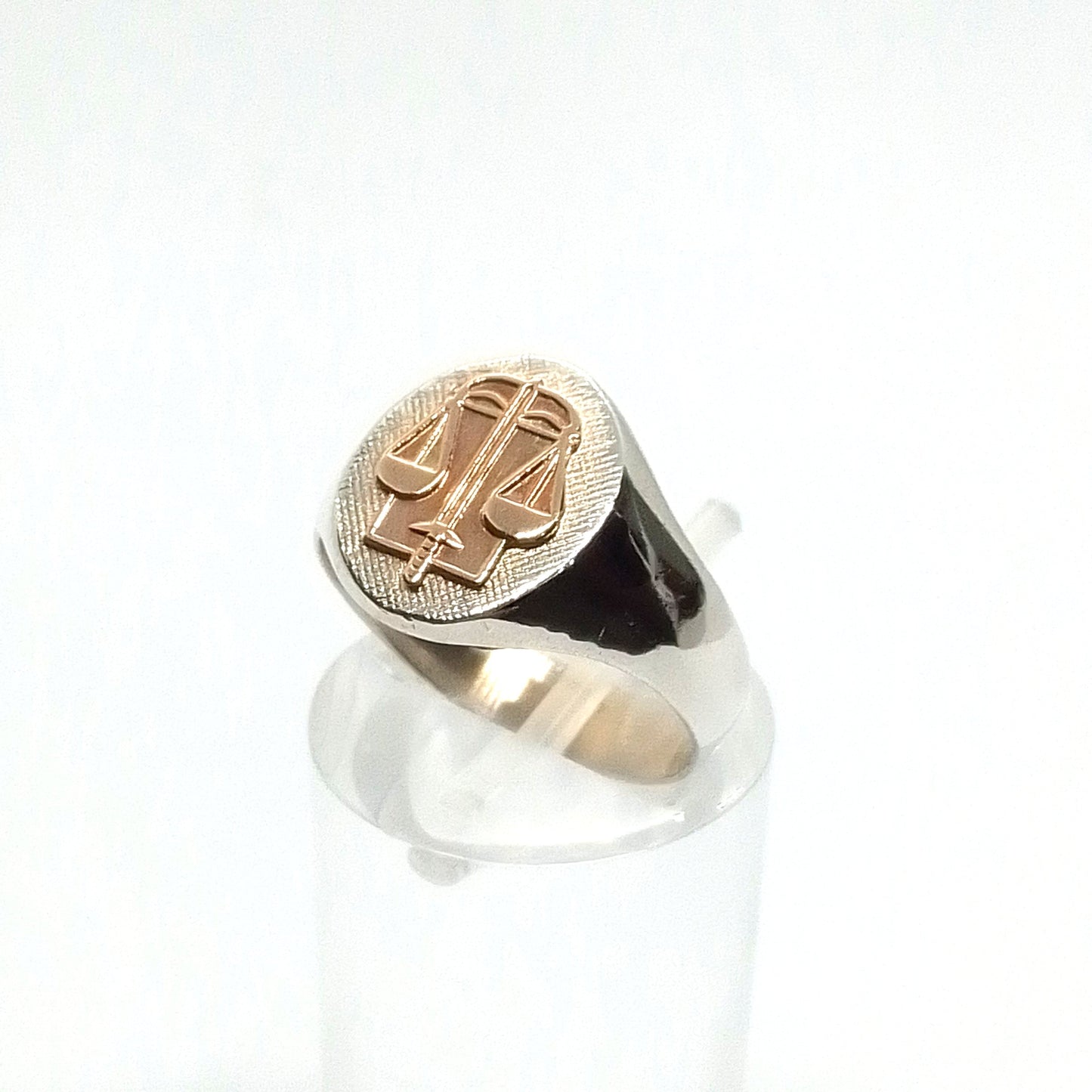 Sello de Plata y Oro (Abogado)