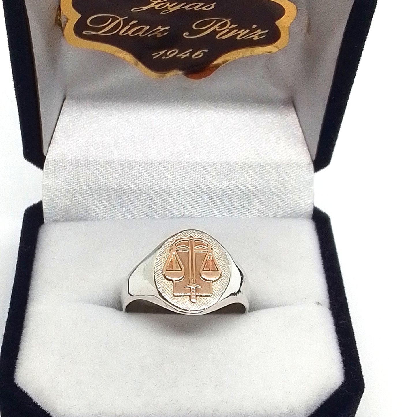 Sello de Plata y Oro (Abogado)