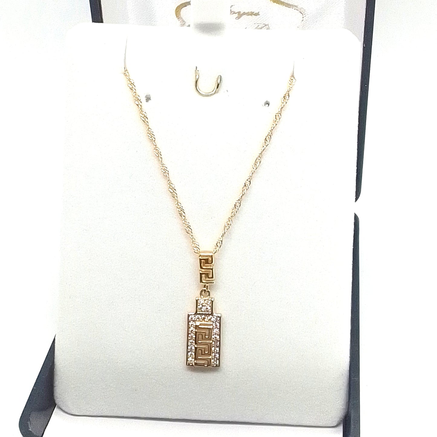 Cadena Singapur en Oro Con dije con guarda con circonias