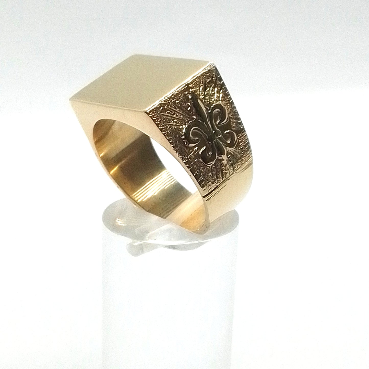 Sello en Oro 10kts con Flor de Liz